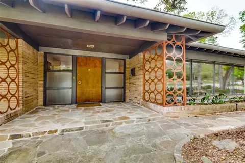 910 W Colorado Blvd, Dallas, TX 75208