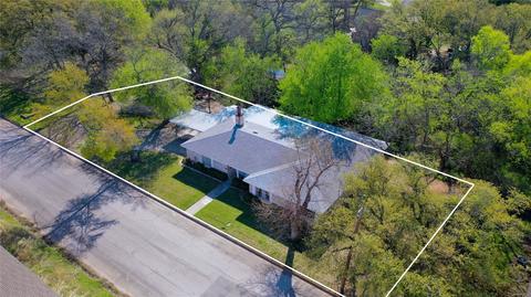 1103 Miller St, Bowie, TX 76230