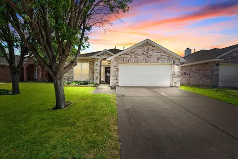 749 Silverbrook Dr, Saginaw, TX 76179