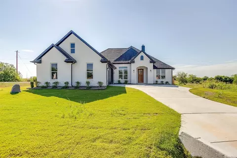 8001 Barnes Ct, Fort Worth, TX 76126