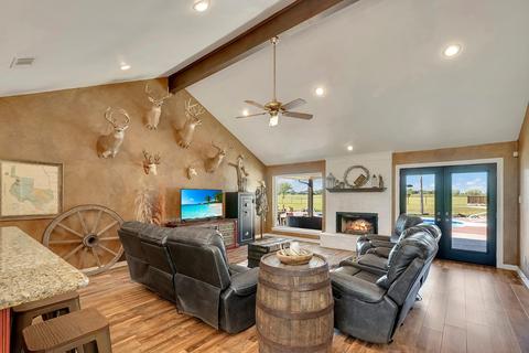 5321 Barnett Rd, Krum, TX 76249