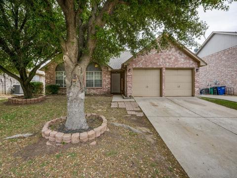 2102 Millwood Dr, Corinth, TX 76210