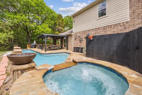 1702 Carriage Creek Dr, Desoto, TX 75115