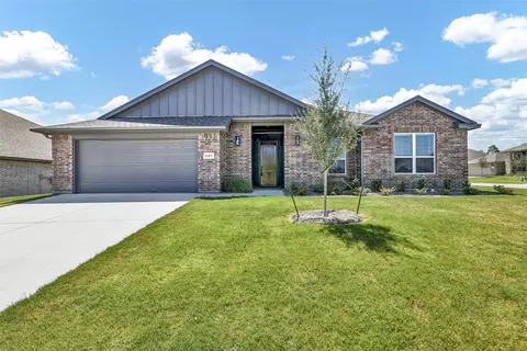649 Aeronca Dr, Saginaw, TX 76179