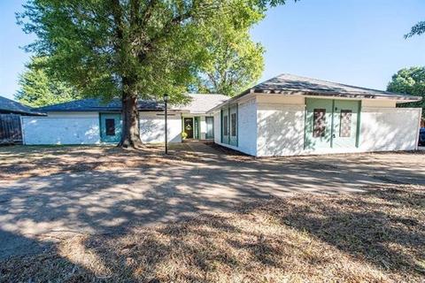 3925 Holbrook St, Paris, TX 75462