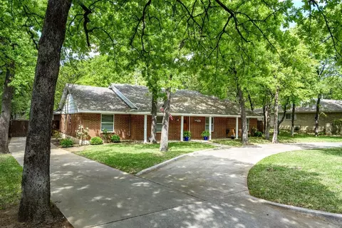 1910 Stonegate Dr, Denton, TX 76205