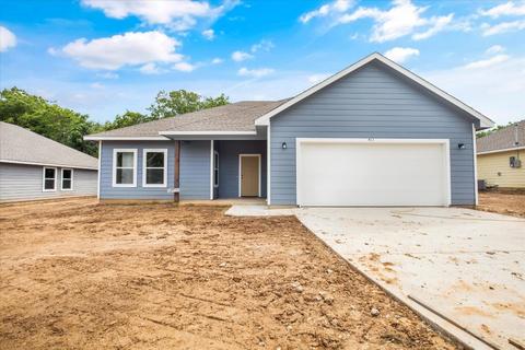 411 S Colorado St, Whitney, TX 76692