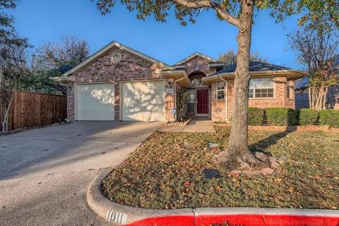 1011 Harwood Ct, Euless, TX 76039