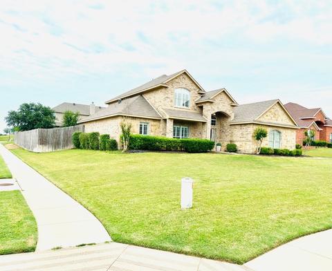601 Winterwood Dr, Kennedale, TX 76060