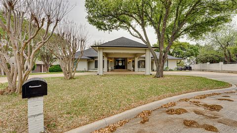 1806 Country Club Cir, Garland, TX 75043