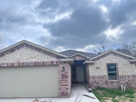209 Angelina Ct, Azle, TX 76020