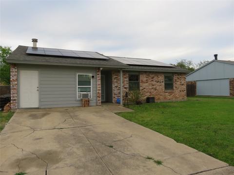 3213 Heritage Ln, Forest Hill, TX 76140