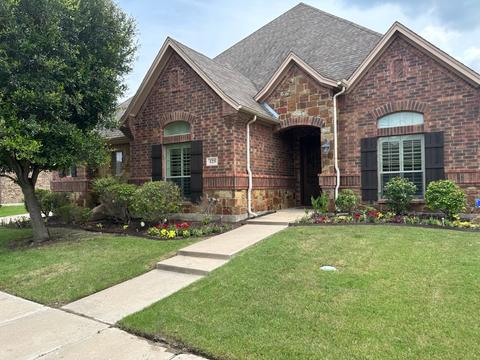 125 Mckinley Dr, Burleson, TX 76028
