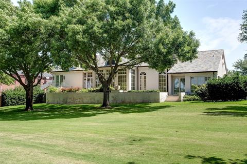 1200 Shady Oaks Ln, Westover Hills, TX 76107
