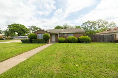 1356 Simpson Dr, Hurst, TX 76053