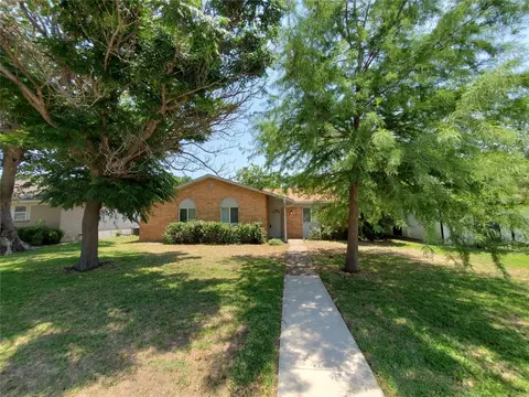 2118 Travis Dr, Carrollton, TX 75006