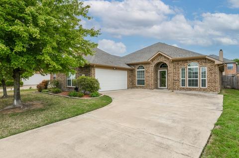 104 Foxwood Ln, Red Oak, TX 75154