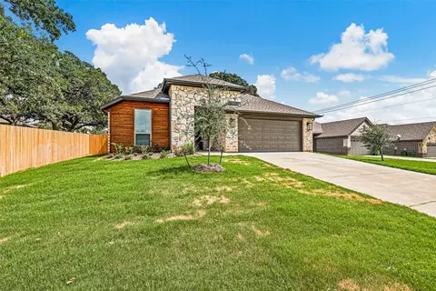 351 E 9th St, Springtown, TX 76082 photo 2