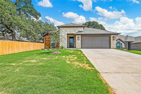 351 E 9th St, Springtown, TX 76082