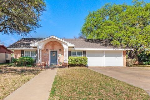 2012 S China St, Brady, TX 76825