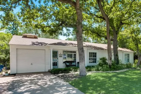 2000 Bluebird Ave, Fort Worth, TX 76111