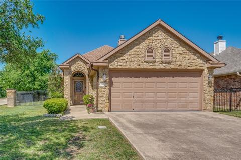 9036 Racquet Club Dr, Fort Worth, TX 76120