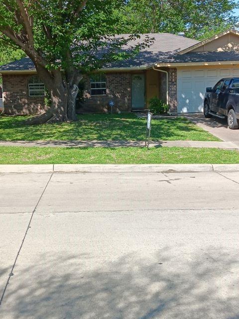 913 S Center S St, Grand Prairie, TX 75051