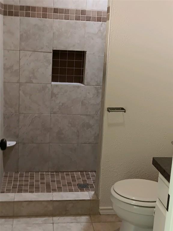  913 S Center S St, Grand Prairie, TX 75051 photo 9