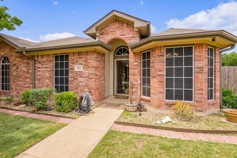 951 S Ridge Dr, Midlothian, TX 76065