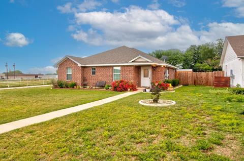 620 E 2nd St, Muenster, TX 76252