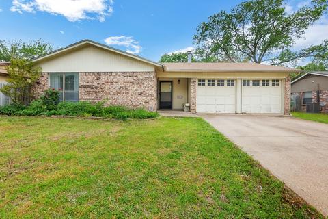 304 S Walnut Creek Dr, Mansfield, TX 76063