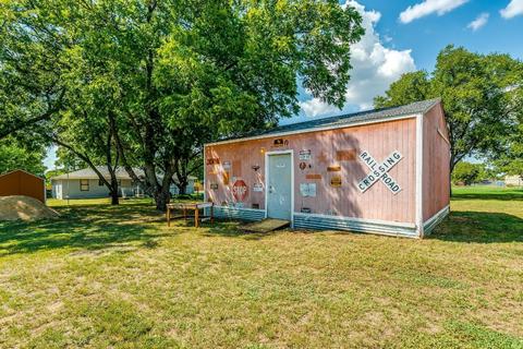 307 S Mark St, Perrin, TX 76486 photo 6