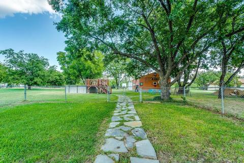 307 S Mark St, Perrin, TX 76486 photo 3