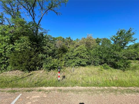 104 Kanawka St, Mabank, TX 75156