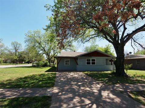 1326 Morado St, Graham, TX 76450