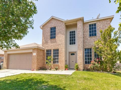 1001 Essex Dr, Forney, TX 75126