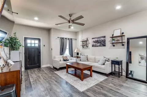 4745 Chapman St, Fort Worth, TX 76105