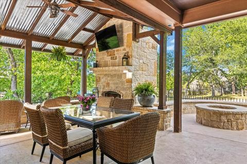 117 N Natural Spring Ln, Azle, TX 76020
