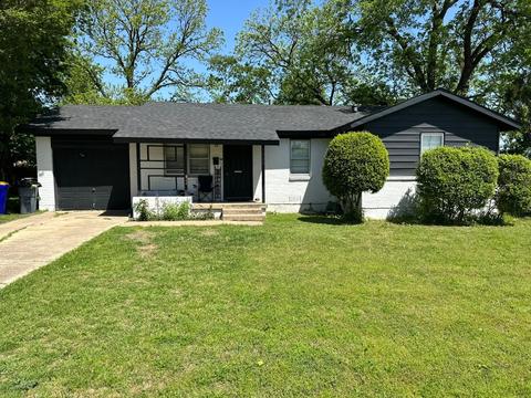 7900 Chaparral Dr, White Settlement, TX 76108