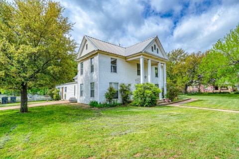 504 E Housley St, Strawn, TX 76475
