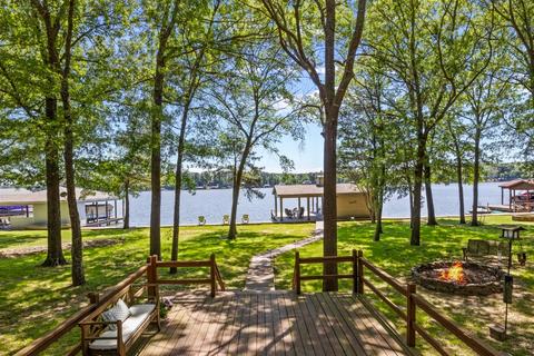 61 W Eagle Point Dr, Mount Vernon, TX 75457