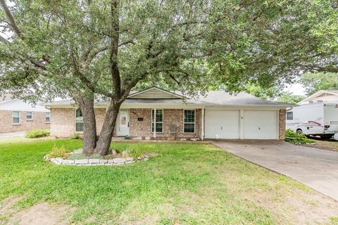 805 Livingston Dr, Hurst, TX 76053