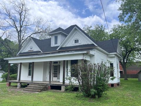 605 S Fordyce St, Blooming Grove, TX 76626