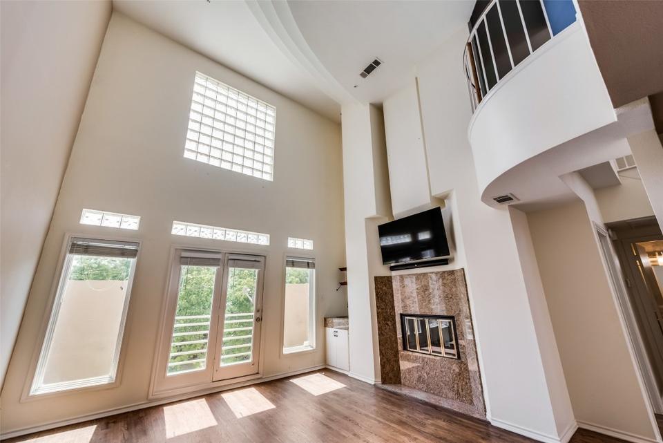  4040 Avondale Ave #311, Dallas, TX 75219 photo 2