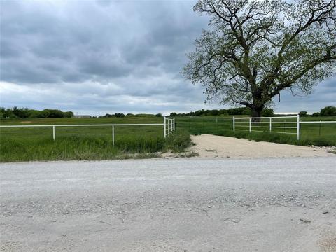 845 Hcr 1136, Blum, TX 76627