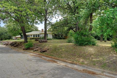 000 Oakhill Dr, Denton, TX 76201