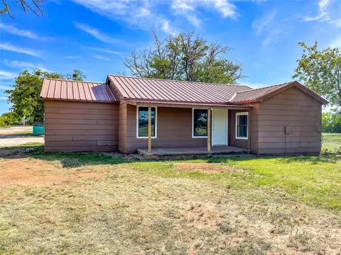 710 N 2nd St E, Haskell, TX 79521