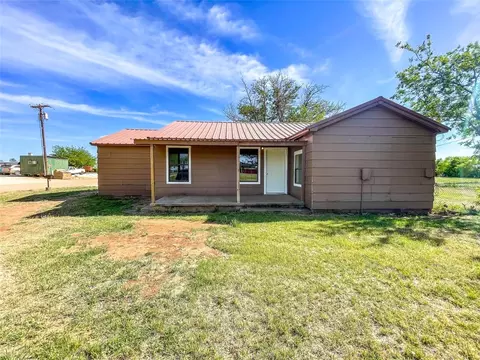 710 N 2nd St E, Haskell, TX 79521 photo 3