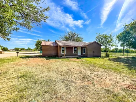 710 N 2nd St E, Haskell, TX 79521 photo 2