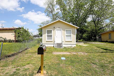 205 W Wilbarger St, Bowie, TX 76230